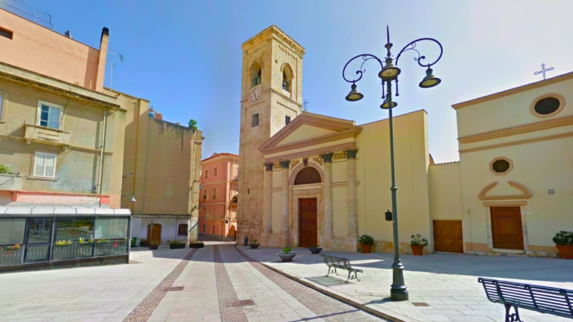 Piazzetta San Giacomo, con la chiesa